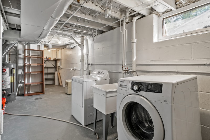 Building Photo - 2905 Blackstone Ave