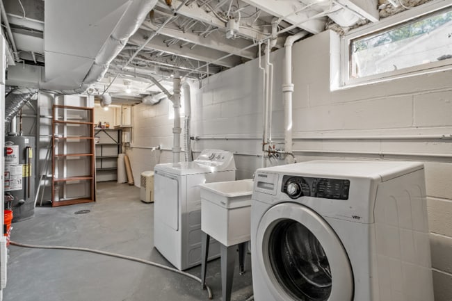 Building Photo - 2905 Blackstone Ave