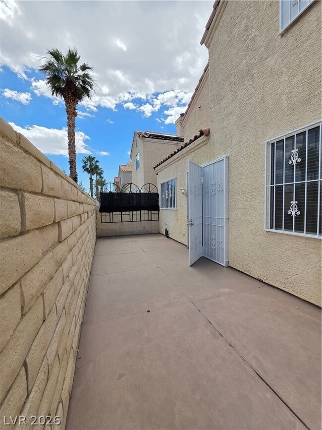 Building Photo - 2524 Silver Shadow Dr