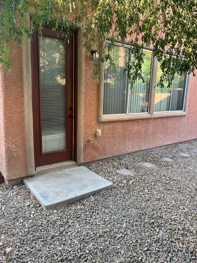 Building Photo - Wonderful single story rental in the heart of Summerlin