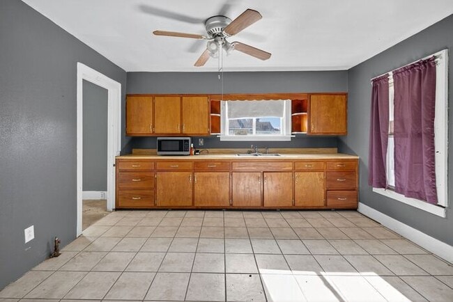 Building Photo - 3001 Myrtle Ave