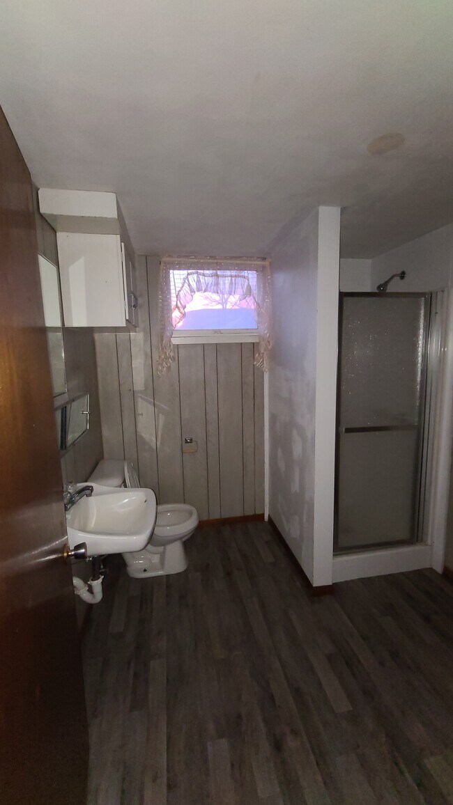 Building Photo - 145 8th Ave E