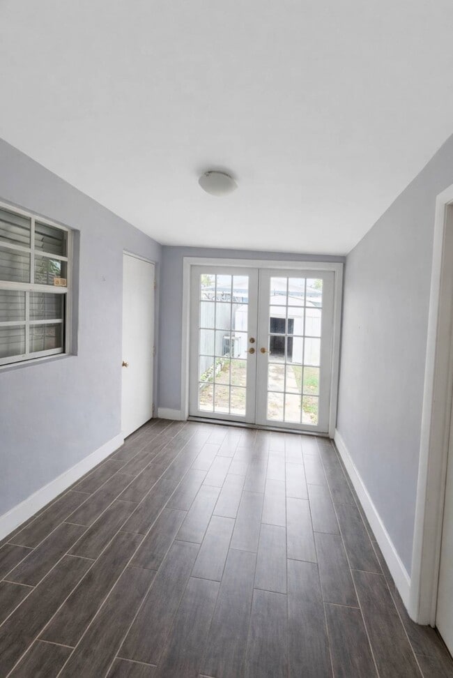 Building Photo - 3216 SW 23rd Terrace