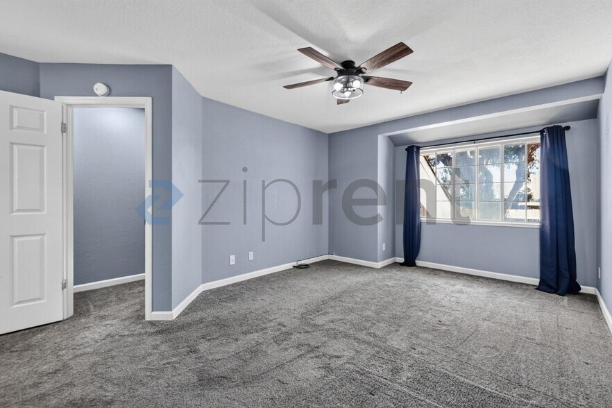 Building Photo - Unit