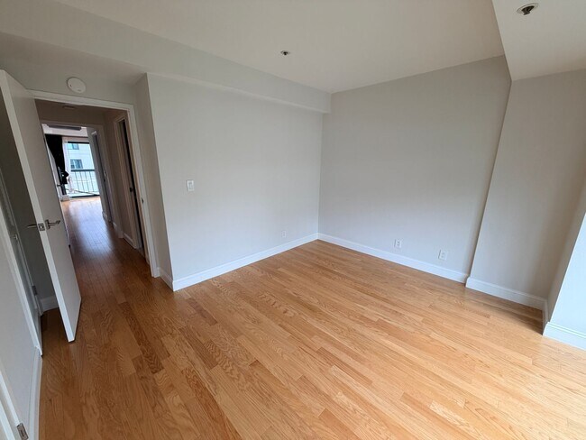 Building Photo - Opera Plaza view 2 bedroom 2 bath upper townhouse
