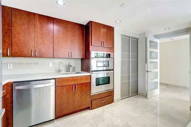 Building Photo - 4000 Island Blvd