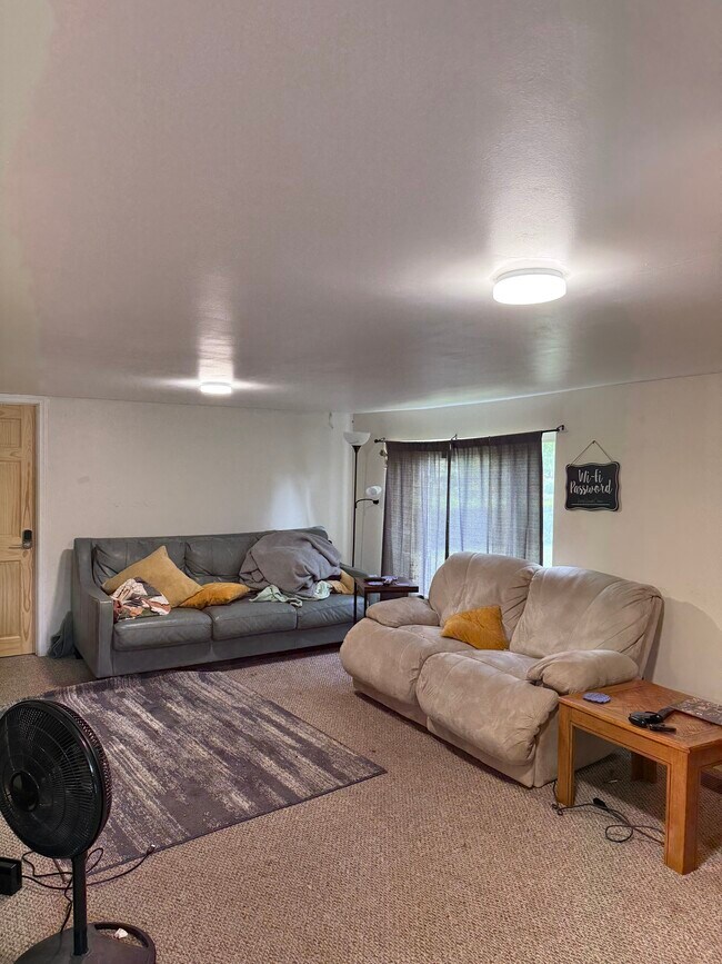 Building Photo - 45 Hazel St