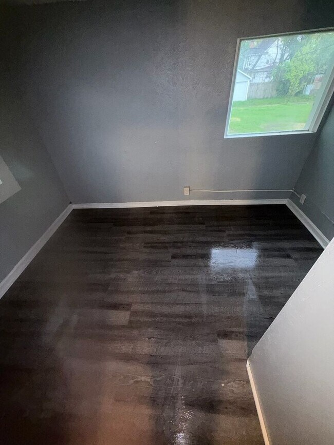 Building Photo - 736 Lawndale Ave