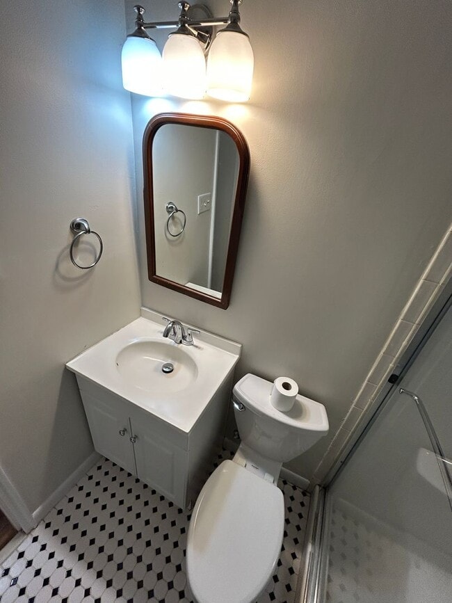 Building Photo - Cozy 2 bedroom/1 bath condo in the heart o...