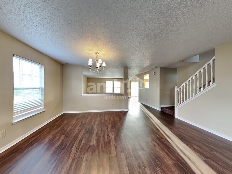 Building Photo - 10621 Inspiration Dr