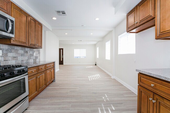 Building Photo - 10955 Burnet Ave