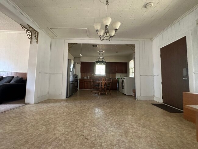Building Photo - 205 Henry St