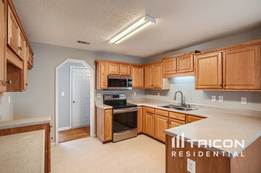 Building Photo - 88 Oliveria Way