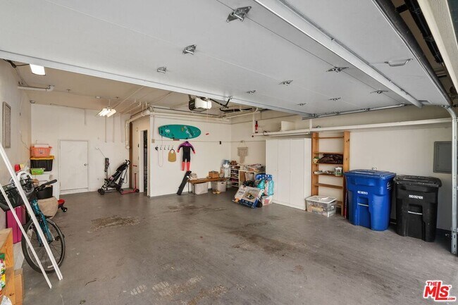 Building Photo - 11260 Overland Ave