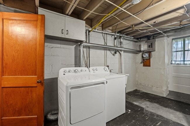 Building Photo - 3725 Elmley Ave