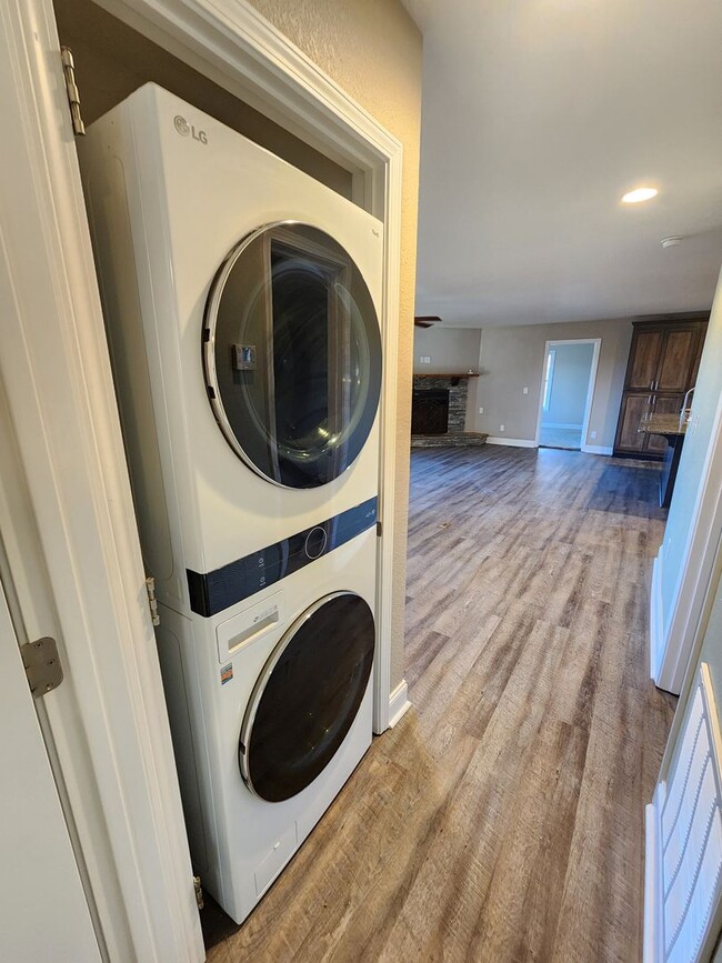 Building Photo - Well Maintained Swannanoa Rental! 2 BEDROOM/2 BATHROOM + BONUS ROOM