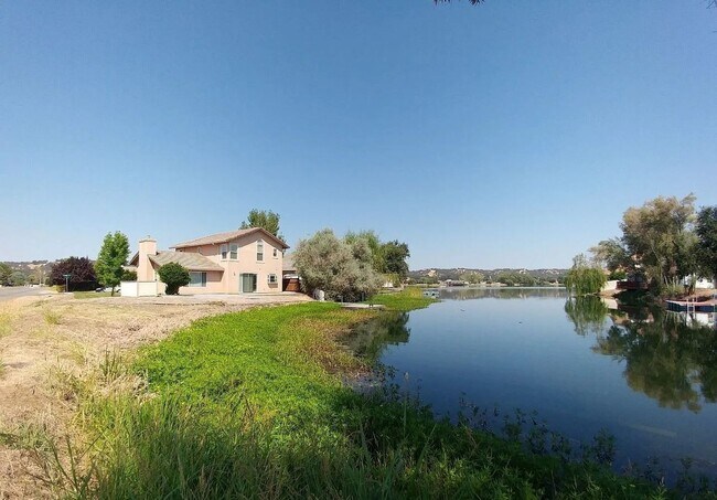 Building Photo - LARGE 3 BED 3 BATH HOUSE IN LAKE CALIFORNIA
