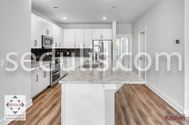 Building Photo - 4555 Mixson Ave