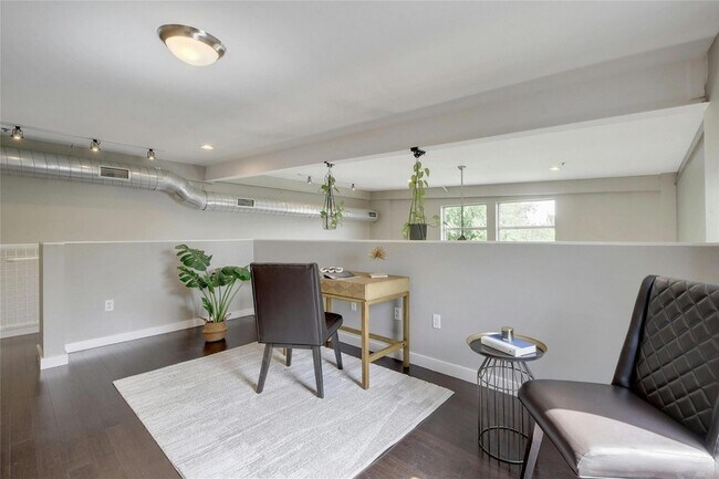 Building Photo - 1601 E Cesar Chavez St