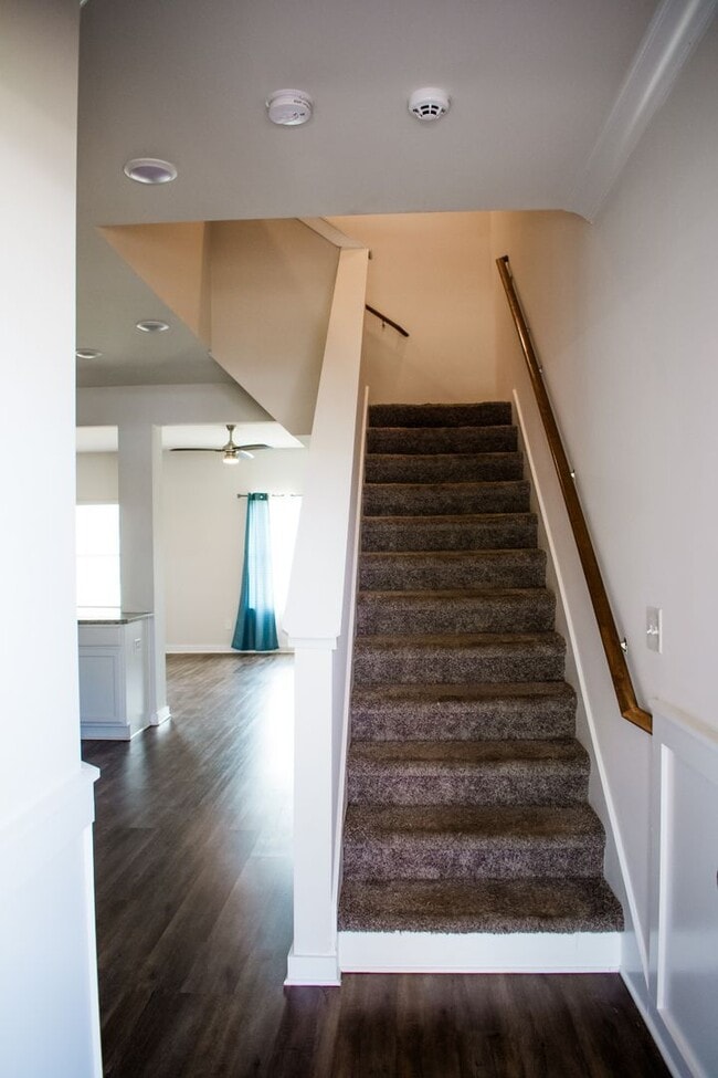 Building Photo - Spacious 3-Bedroom Home with Loft – Minute...