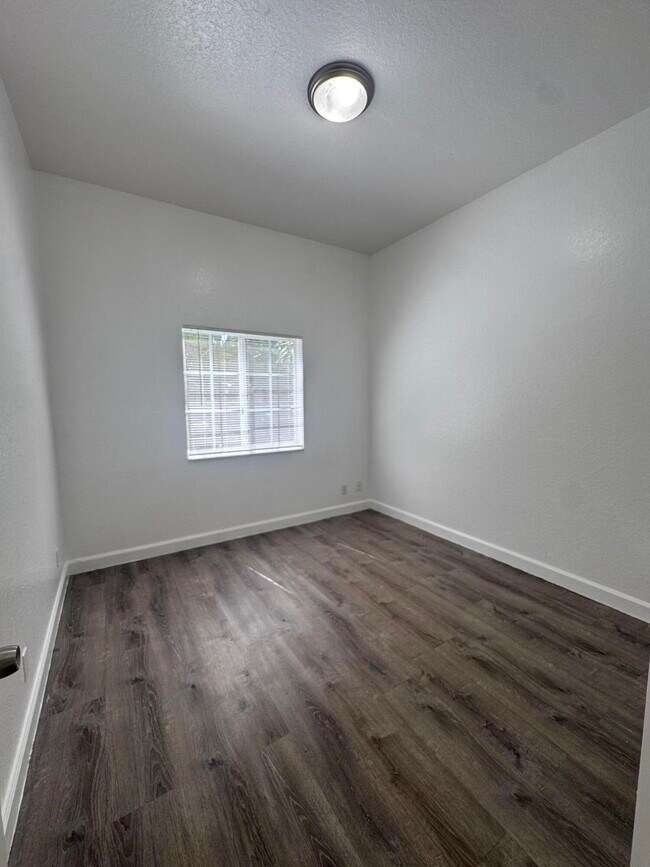 Building Photo - 1161 Colonial Palms Way