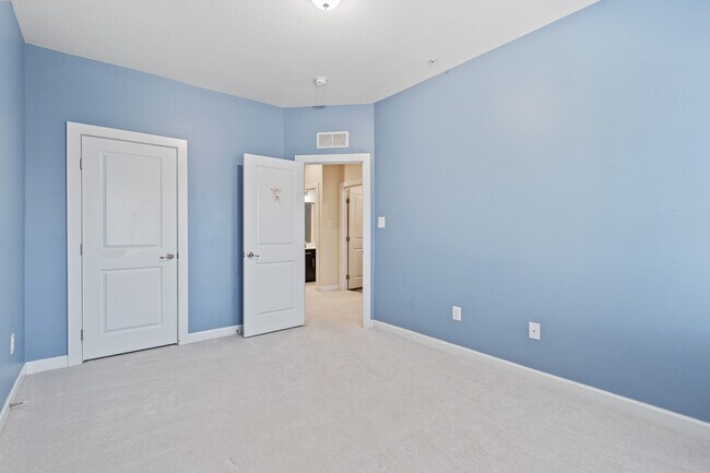 Building Photo - 337 Osona Ln