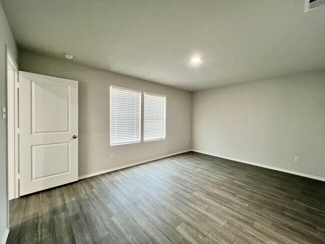 Building Photo - New Home in New Tolar Oaks Neighborhood