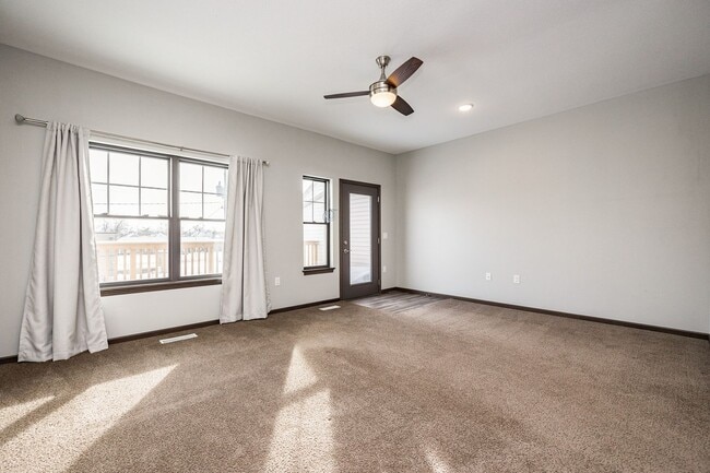 Building Photo - Spacious Townhome with Heated Garage Just ...