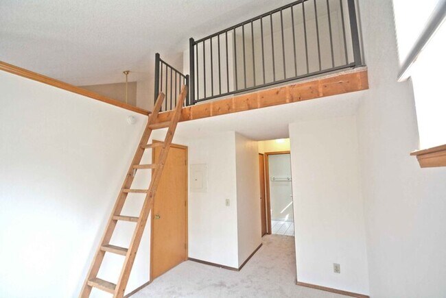 Building Photo - Condo