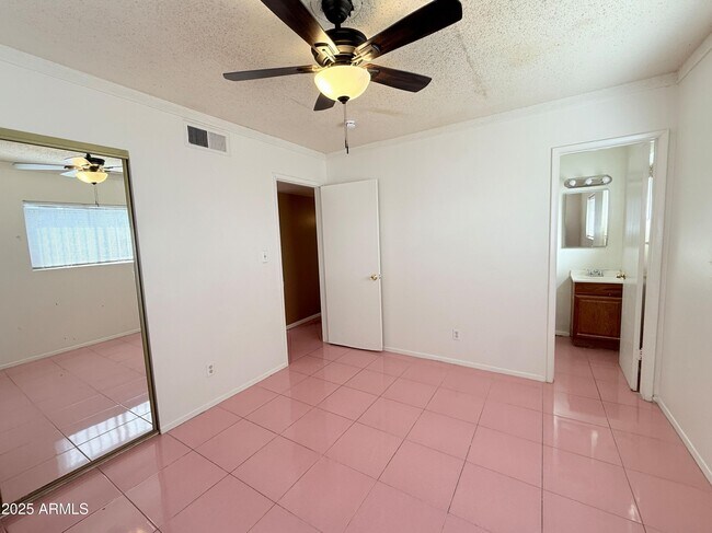 Building Photo - 617 W Minton St