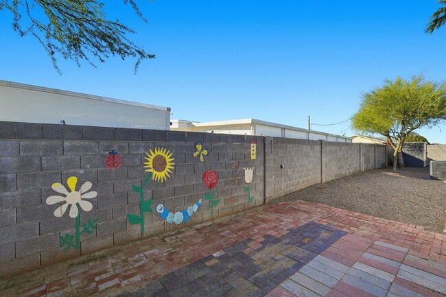 Building Photo - 2237 W Foothill St