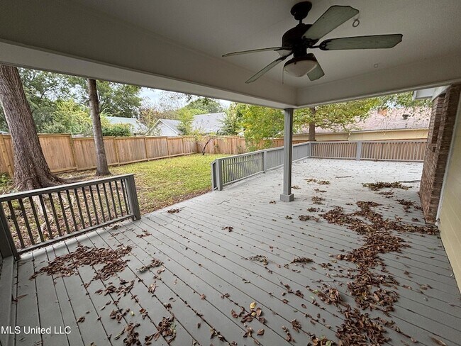 Building Photo - 132 Hillcrest Way