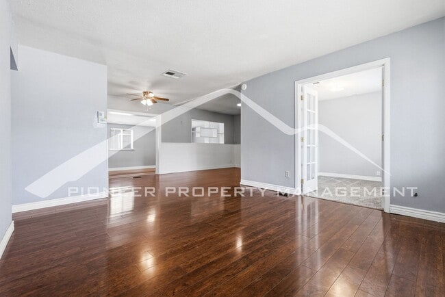 Building Photo - Spacious Home with Office and Fenced Yard
