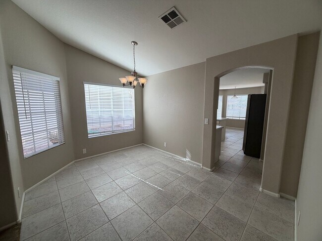 Building Photo - Desirable Arrowhead Ranch Home