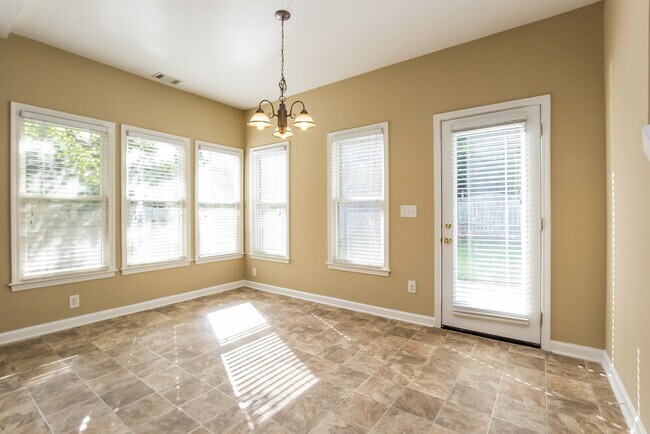 Building Photo - 3046 Woodbridge Ln