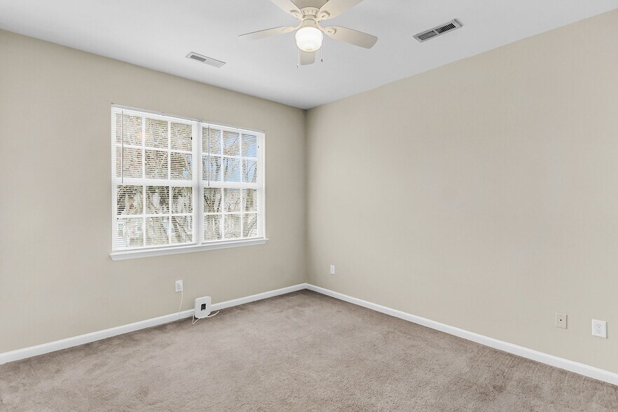 Building Photo - 4668 Palm View Cir