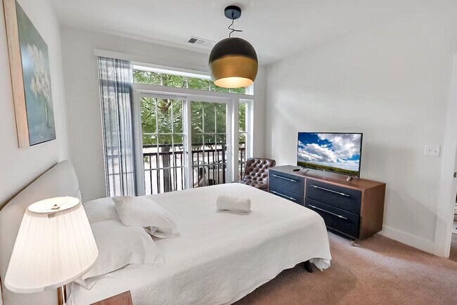 Building Photo - 238 S West St