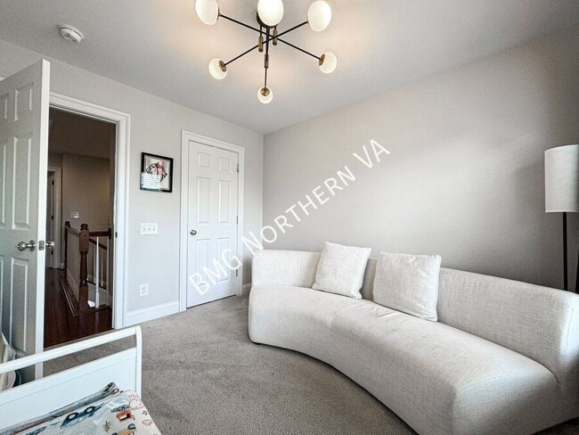 Building Photo - 9471 Canonbury Square