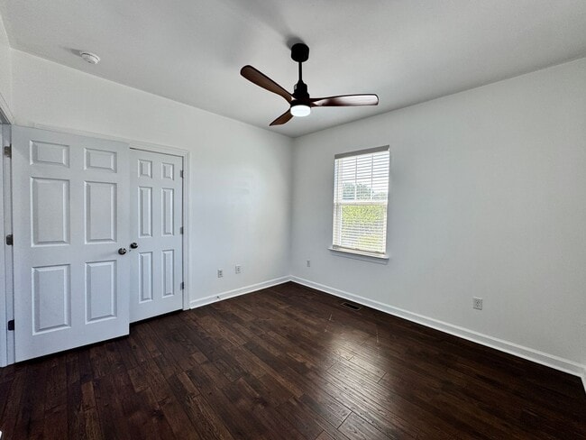 Building Photo - A Block From The Beaches! Ready 09-21-26! Oversized Parking Pad, Pet Friendly!