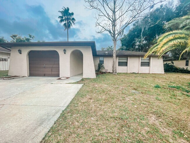 Building Photo - Beautifully updated 2/2, Available Now!