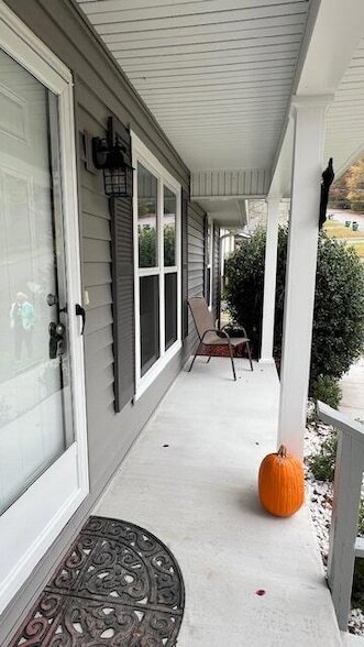 Building Photo - 6275 Teletha Ln