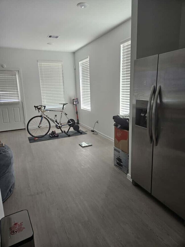 Building Photo - 26610 Coast Redwood Dr