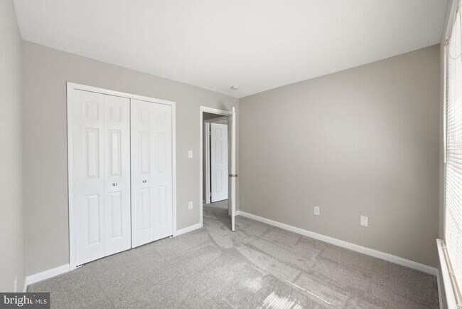 Building Photo - 7978 Revenna Ln
