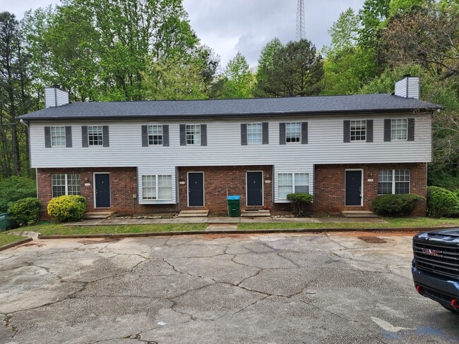 Building Photo - 2932 Spruce Circle