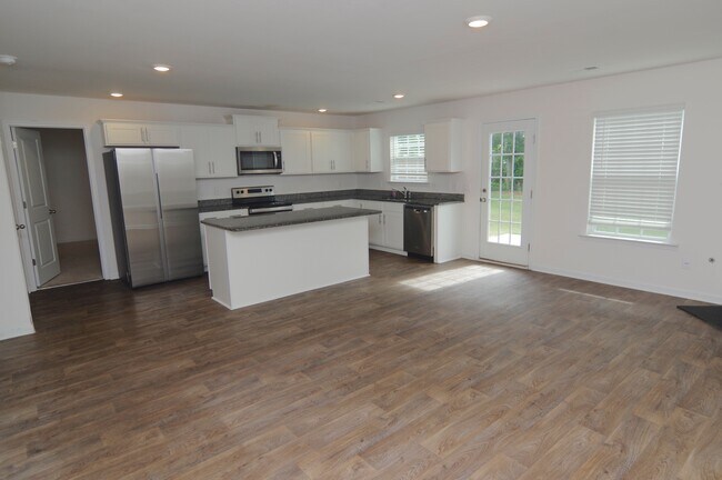 Building Photo - 116 Leslie Silver Dr