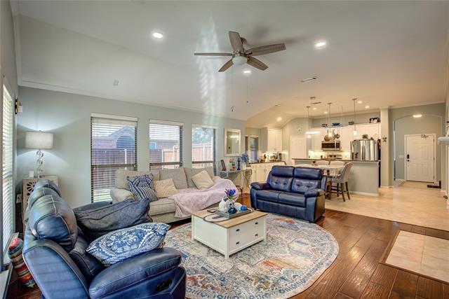 Building Photo - 2472 Deerwood Dr