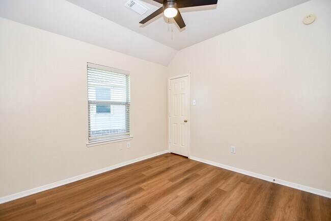 Building Photo - 1310 Lake Edinburg Ct