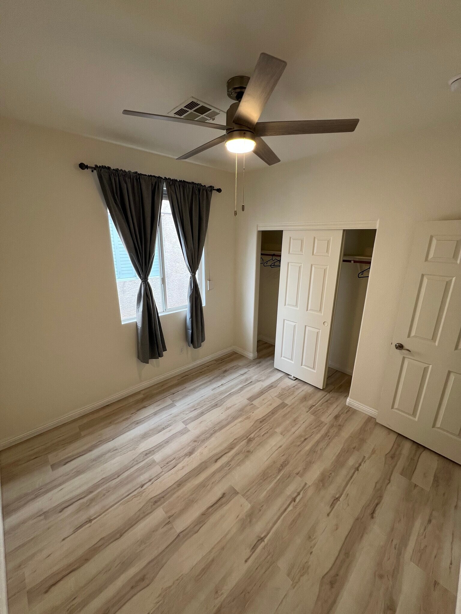 Room 2 - 2493 W Richmar Ave