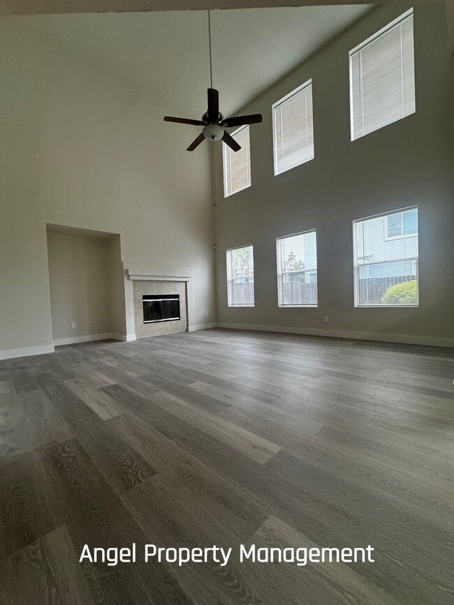 Building Photo - 1168 Oak Haven Way