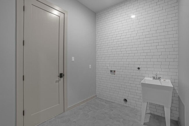 Building Photo - 8120 Stillmeadow Ct